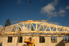 Nostopalkki-x-lift-meramatec-pitkien_kattotuolien_asennus