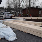 Hirsien turvallinen asennus